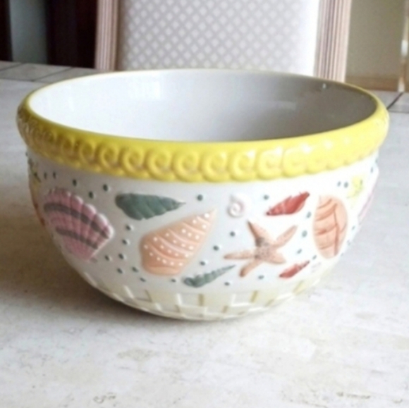 Temptations Limited Edition " Summer Shells" Large 3 QT. Bowl- New in Box - Picture 1 of 16